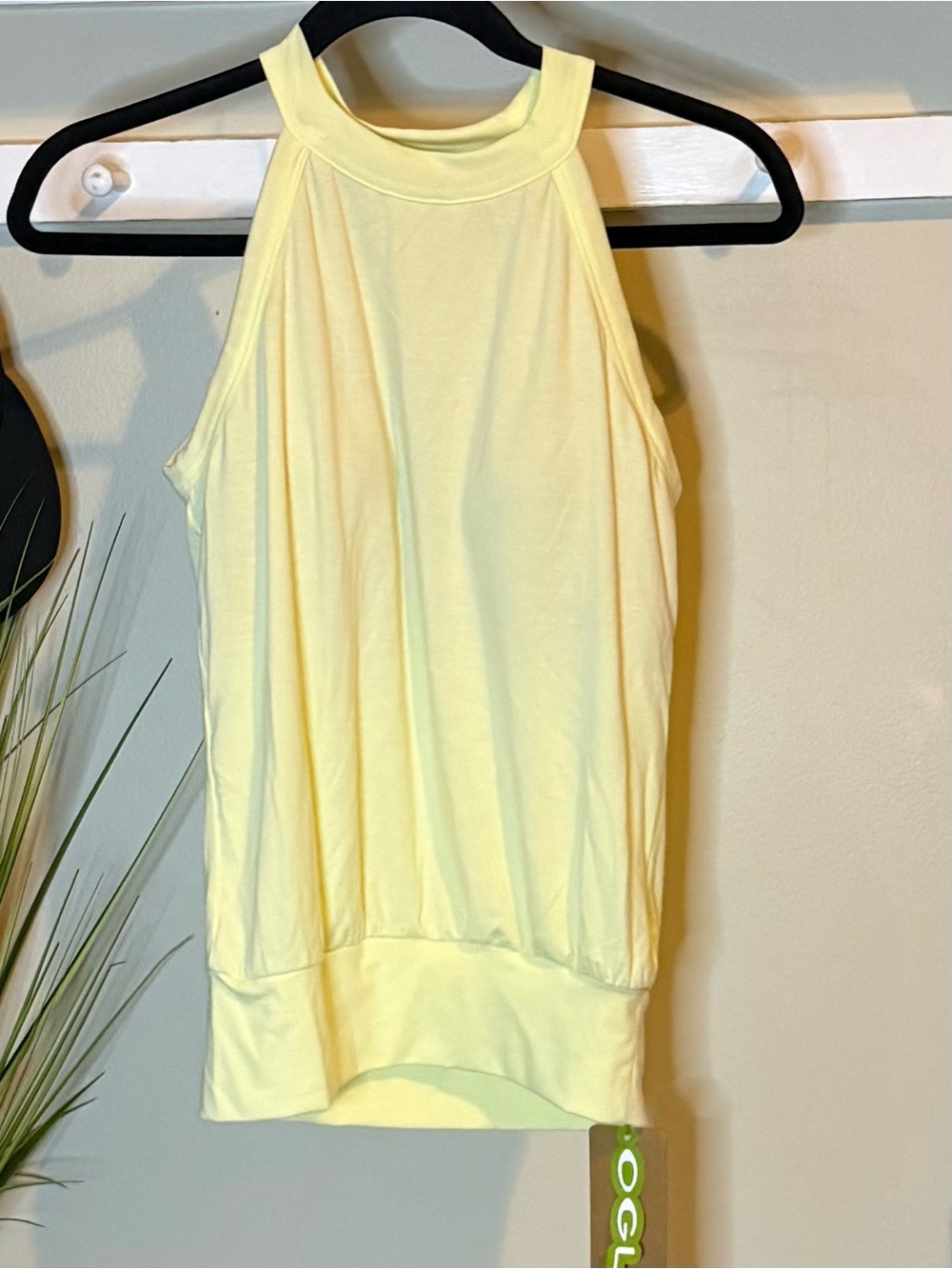 OGL Halter Neck Banded Hem Built-In Bra Tank Medium Cream Yellow NWT new 🌼 SOFT!